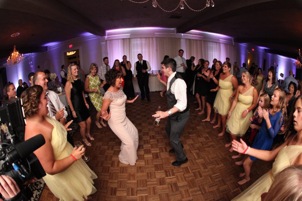 dancing-02-wedding-dj